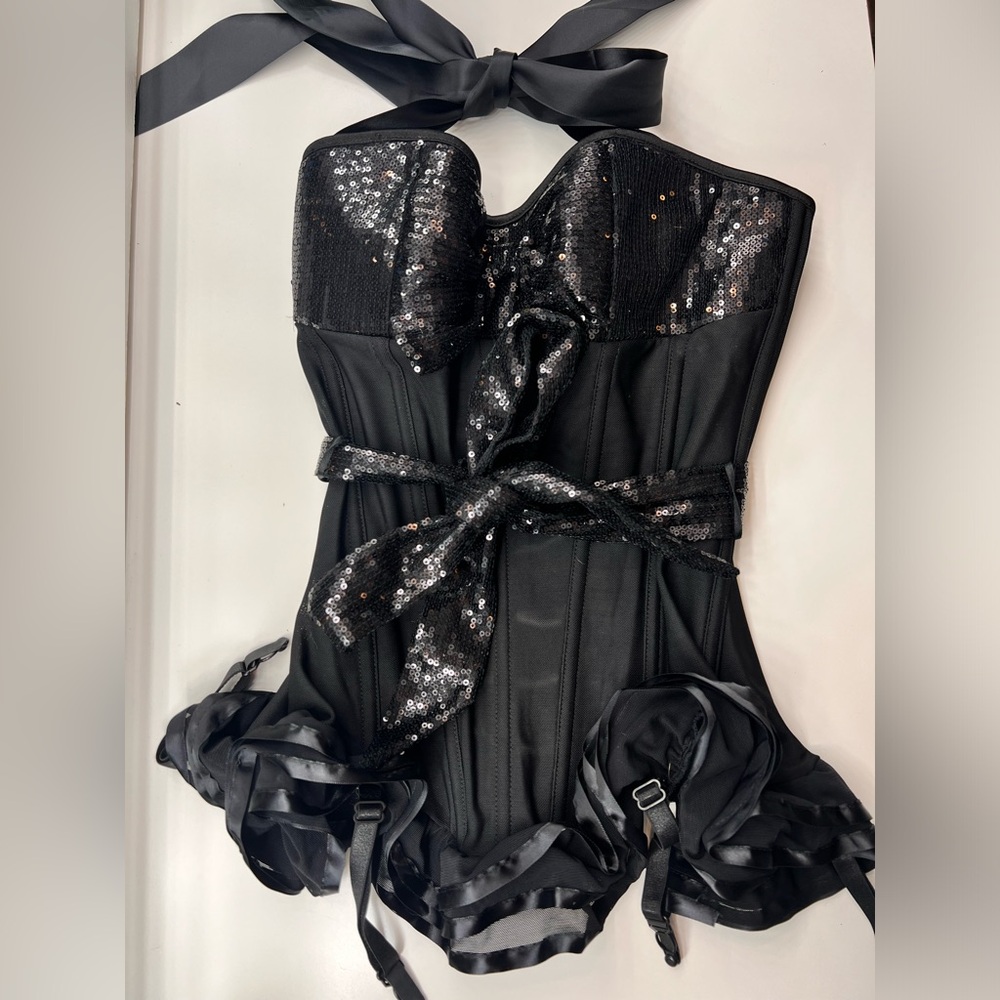 Bow detail corset